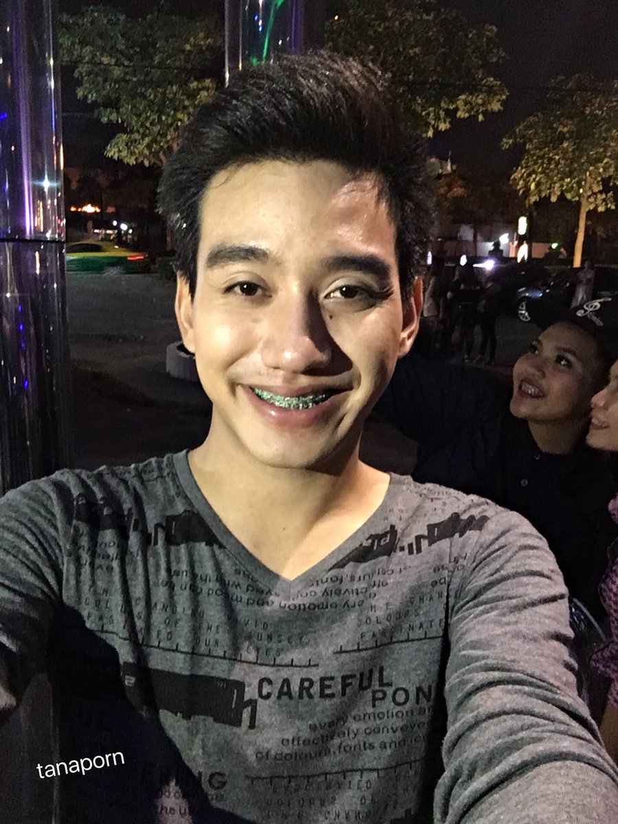 tanapornpung's tweet photo. น้องสองคนนี้ไม่ได้เจอนานมากแล้ว น้องยังคงความน่ารักและเป็นกันเองกับแฟนคลับเหมือนเดิมเลย#เฟรม af8 #ตอง af10 https://t.co/MkOUdCrTKG