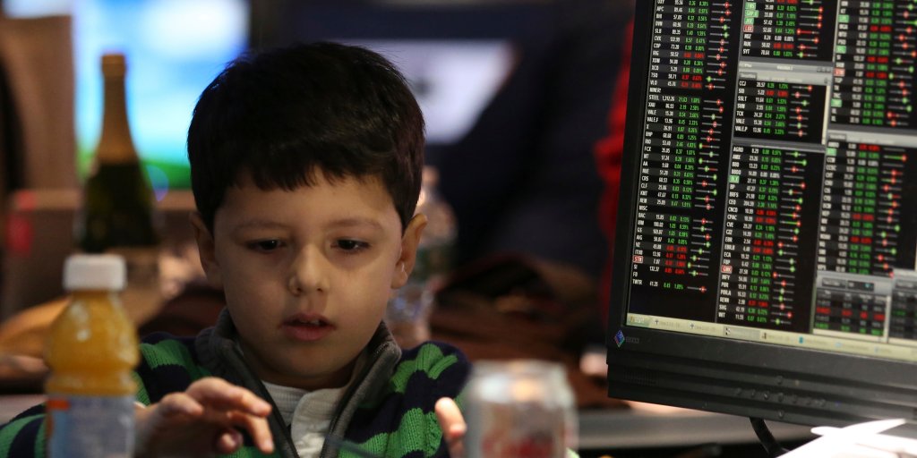 Wall Street is ditching experienced traders to cut costs. What could go wrong? read.bi/1QKYfkq