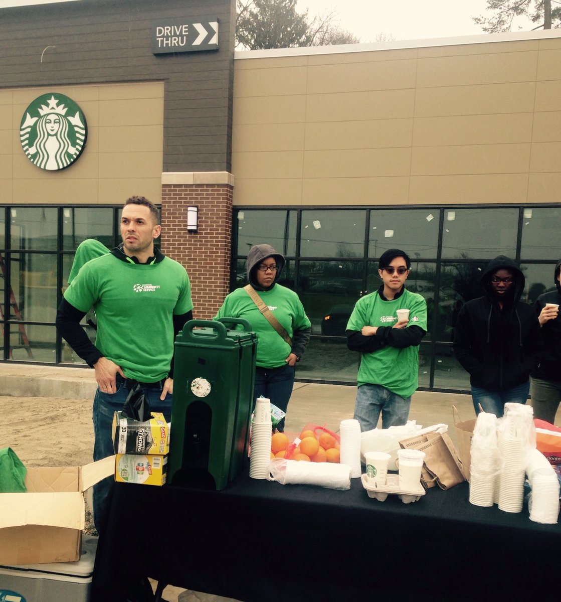 sfcwoodle's tweet photo. #Ferguson community service clean up project #thxmam #tobeapartner @Lcordell78 https://t.co/JKvzkIVqXm