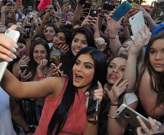 MyCalvinsJenner's tweet photo. The relationship between Kylie and her fans is AMAZING👑 I love seeing her happy and her fans happy @KylieJenner https://t.co/qU36axVOI2