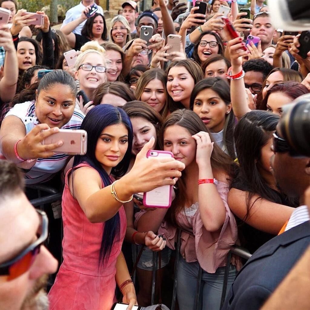 MyCalvinsJenner's tweet photo. The relationship between Kylie and her fans is AMAZING👑 I love seeing her happy and her fans happy @KylieJenner https://t.co/qU36axVOI2