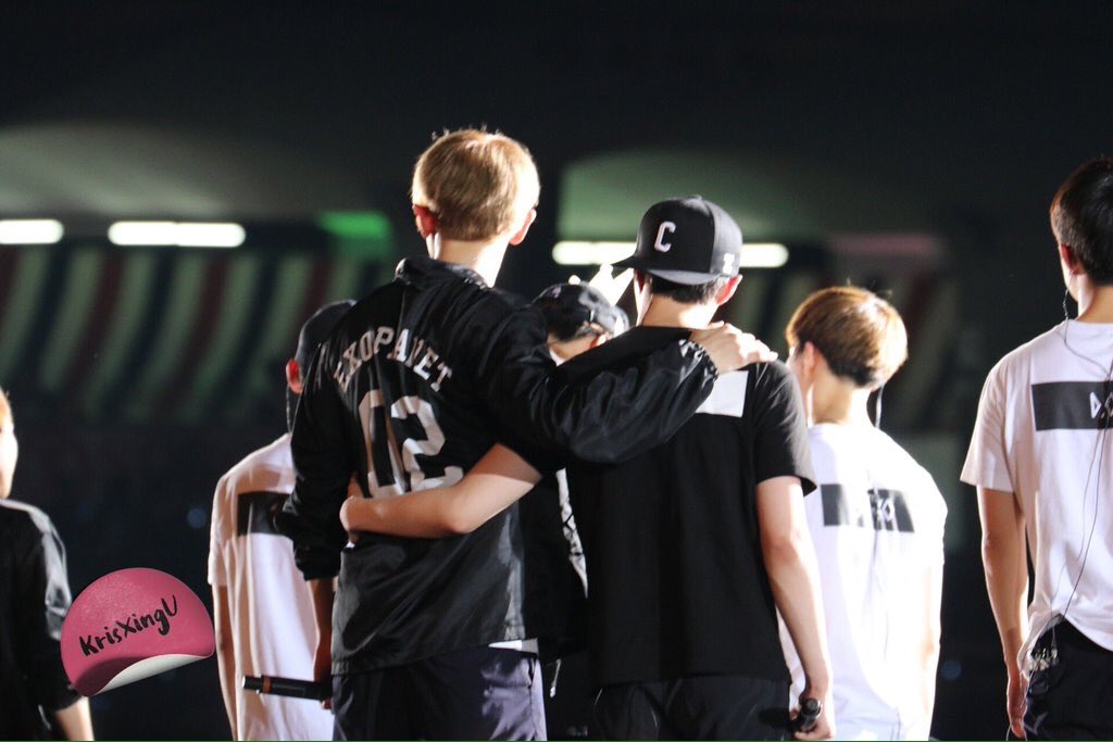 pichimirukutea's tweet photo. เป็นเรือที่แอบแจวมาตั้งแต่โชว์ไทม์ #layyeol https://t.co/IV59necEcE