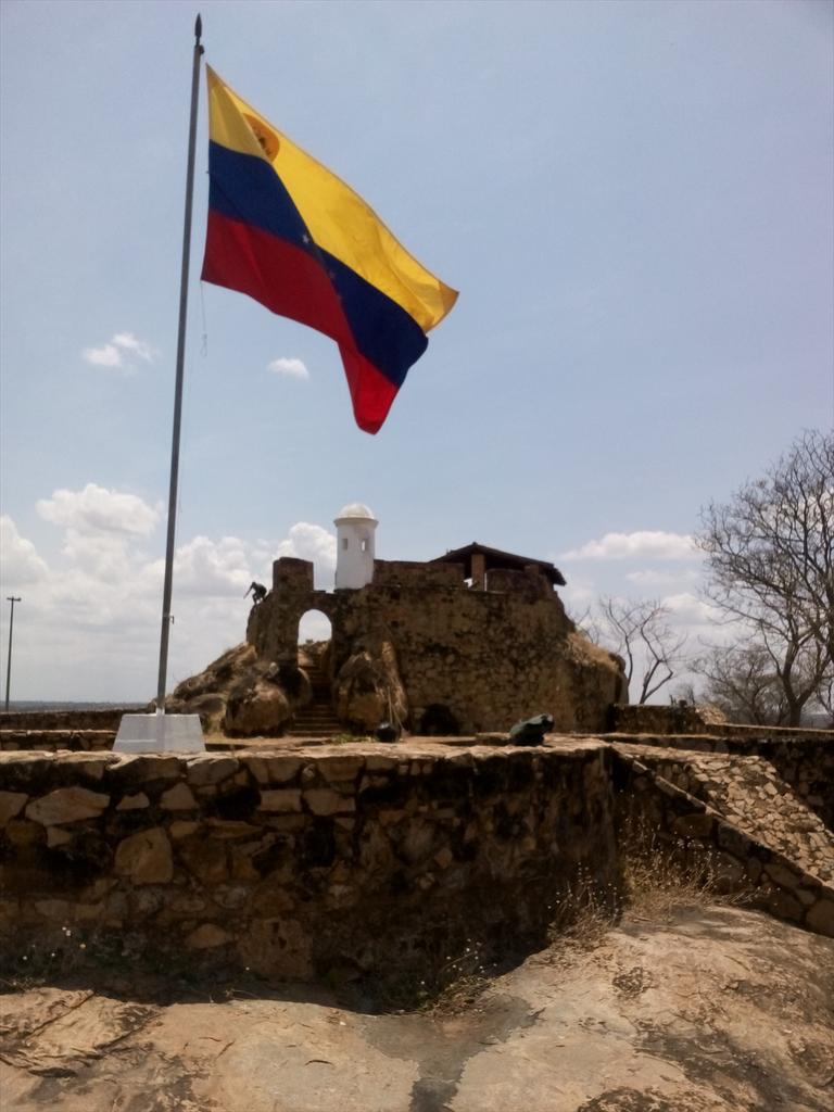 DSINFT_Heres's tweet photo. Una vez mas ondea la Bandera dela República Bolivariana de Venezuela  en Fortín del ZamuroGestión @comandosergioh https://t.co/BGG7LlGk1M