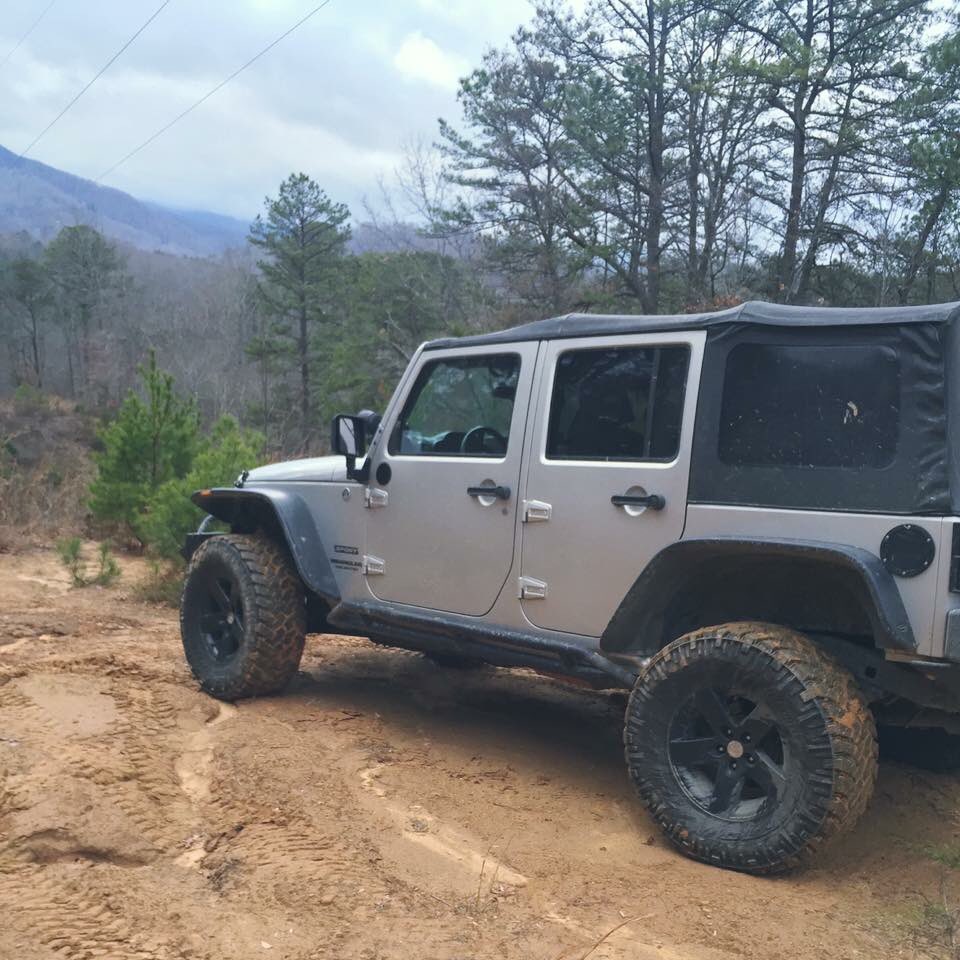 Rougebugz2's tweet photo. My beautiful jeep and that beautiful view #JeepMafia #JeepLife https://t.co/2o5n18tKGJ
