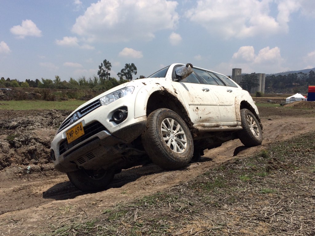 Autosdeprimera's tweet photo. Así se vive el #Mit4Fun de @MitsubishiCol en Bogotá, todos los amantes de la marca y el 4x4 están invitados https://t.co/PnGd5V39sn