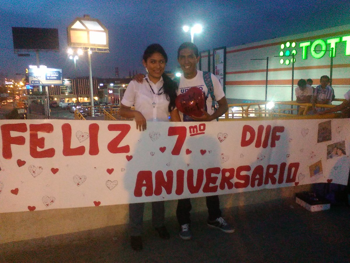 dulces_momen's tweet photo. #dulcesmomentos empresa de dulces detalles ,decoraciones y locuras de amor :D https://t.co/4wTgB4G75M