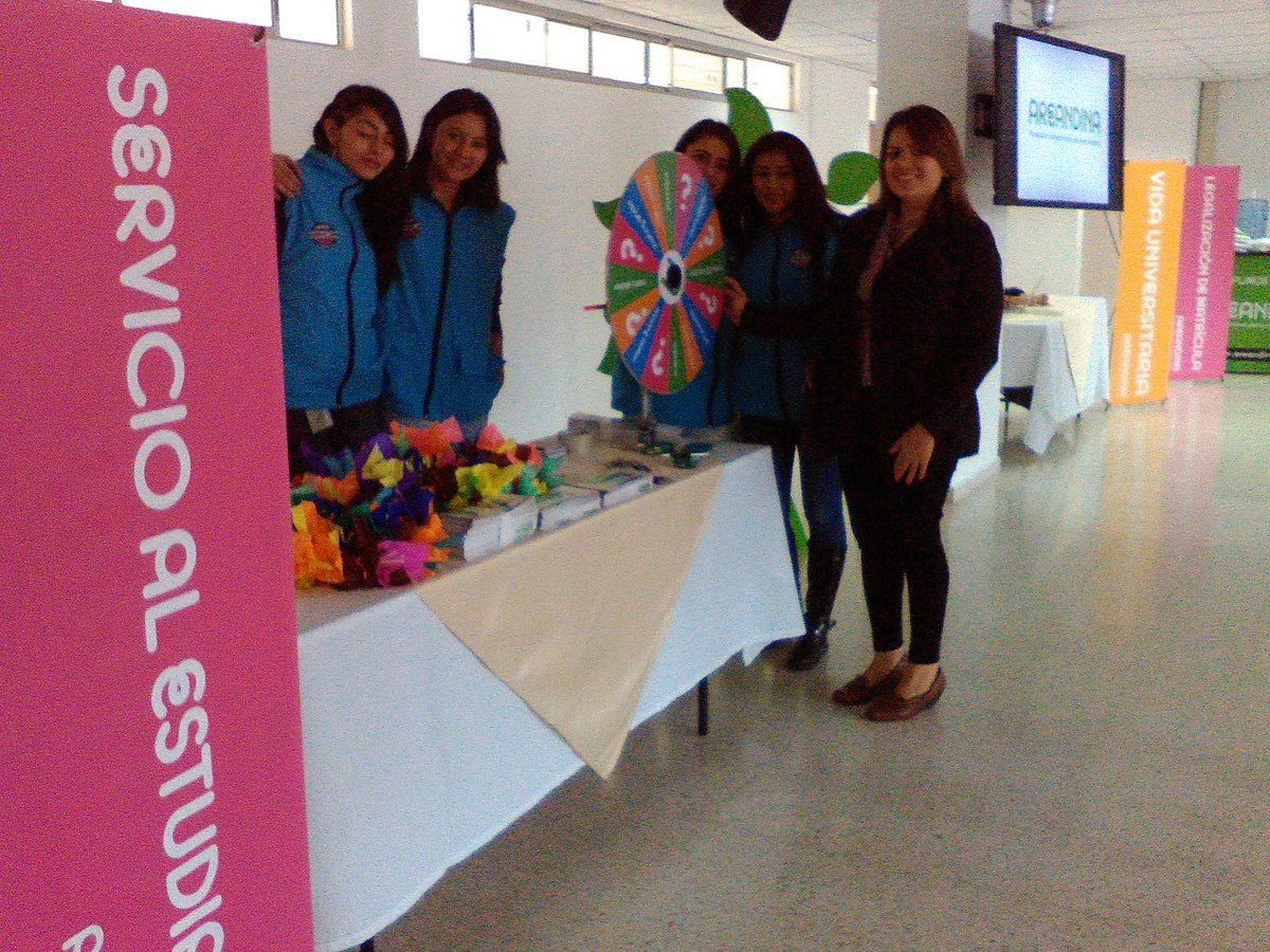 galindo_rive's tweet photo. Con nuestro equipo de servicio al estudiante en la feria de servicios de @Areandina #BienvenidaVirtual https://t.co/VbSReIAcPE