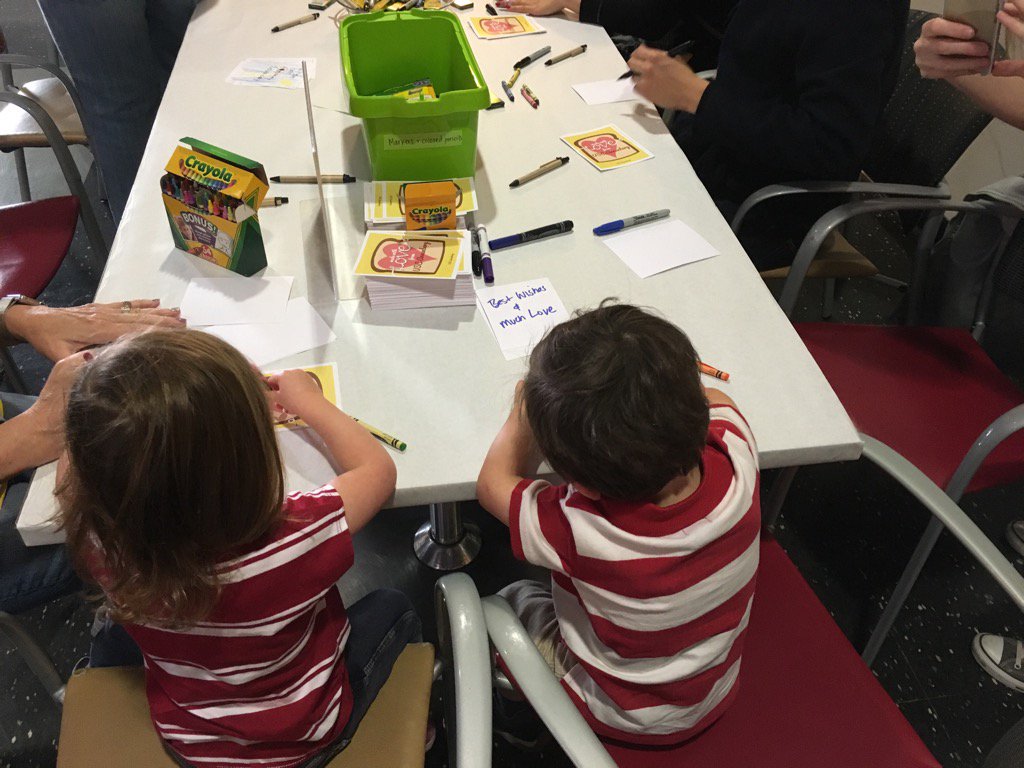 usc_coop's tweet photo. Hard at work writing messages for the midnight mission...sandwich making is next! #dayofscervice https://t.co/8vOWqPahv7