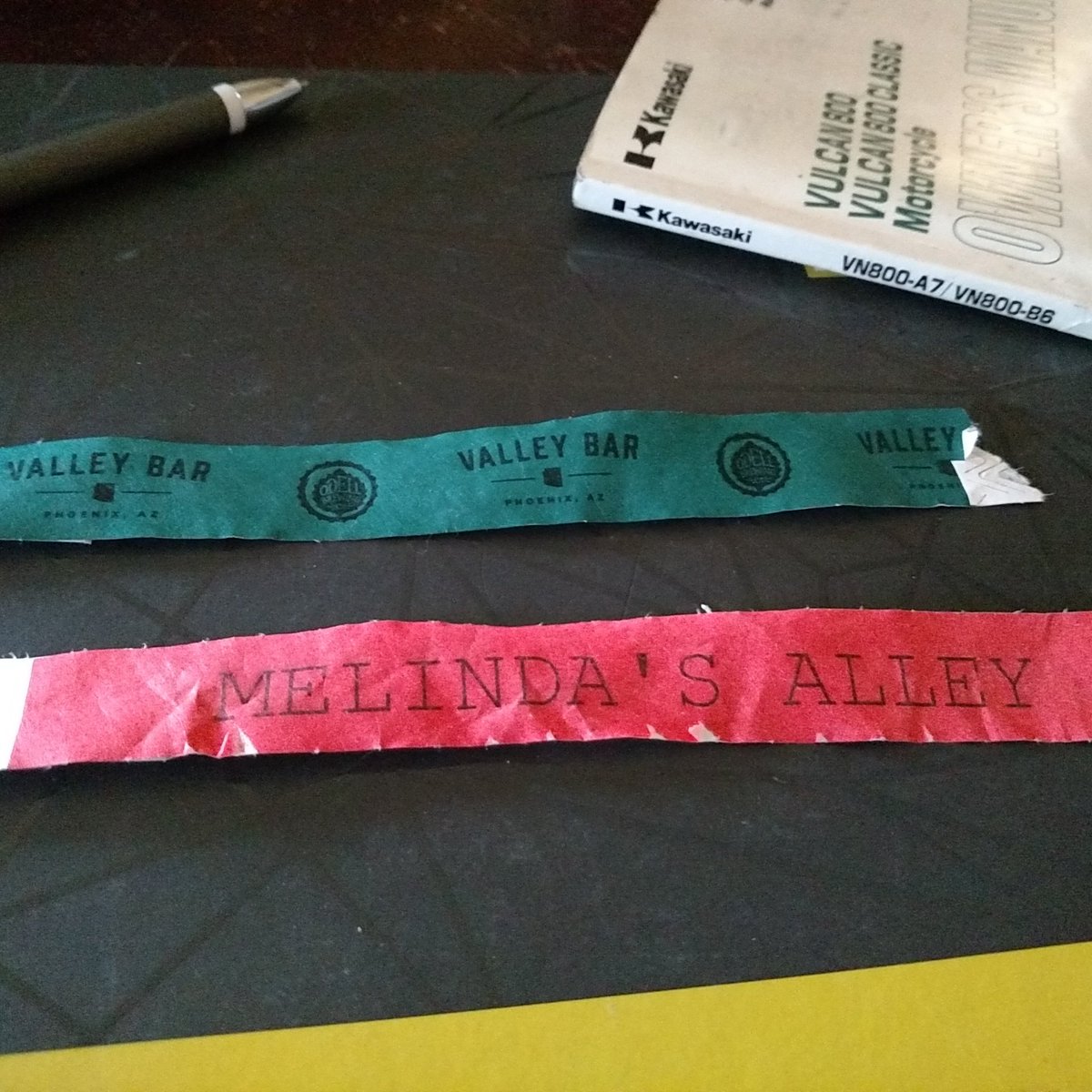 McGunkees's tweet photo. #melindasalley and #valleybar are pretty cool! It was about time I checked them out!  @MelindasAlleyAZ @ValleyBarPHX https://t.co/069QoAZp68