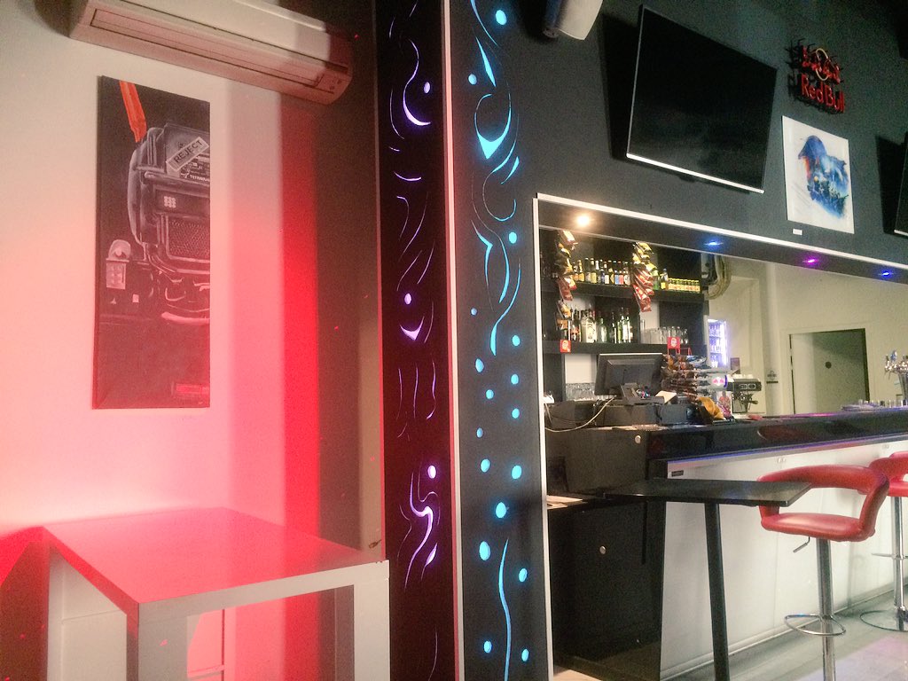 Level_Art's tweet photo. Retrouvez une partie de mes créations en expo/vente au bar @TheFinalSpot ! ;) https://t.co/qI5OC1sbxe