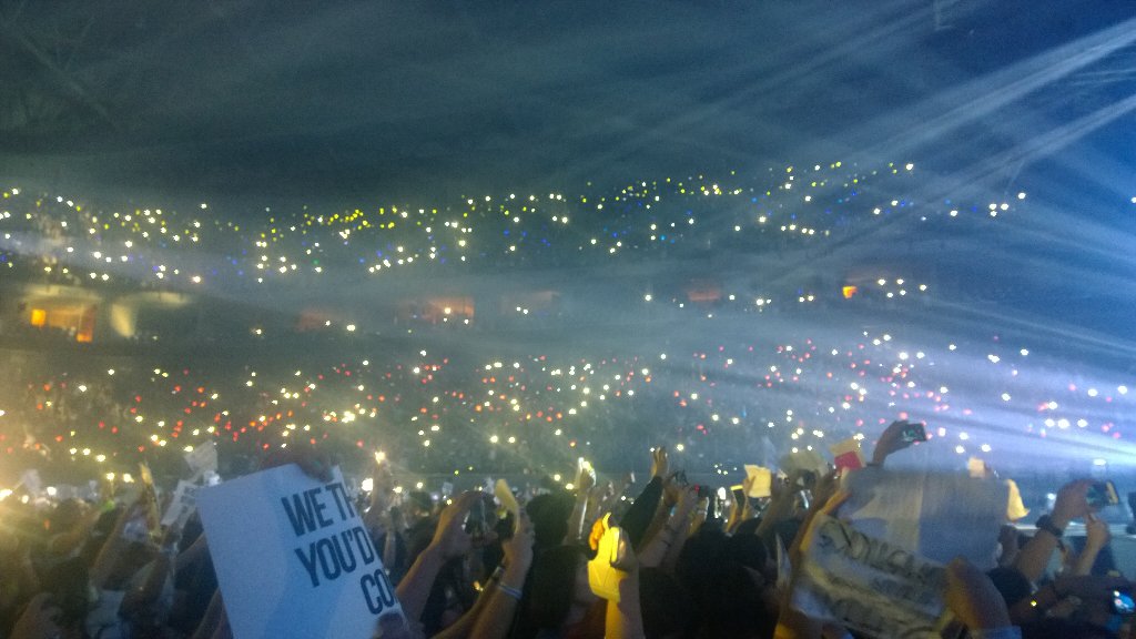 jMez08's tweet image. It was amazing seeing the colors all at once my tears are on the floor #Project5SOSPH is such a bomb #SLFLManila 🎉