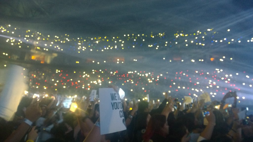 jMez08's tweet image. It was amazing seeing the colors all at once my tears are on the floor #Project5SOSPH is such a bomb #SLFLManila 🎉