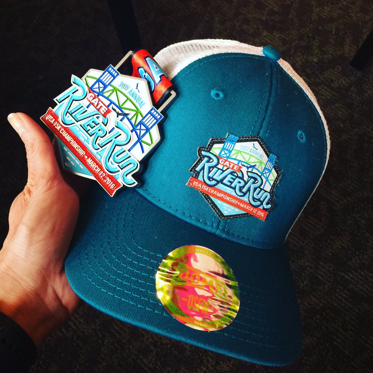 thelauradibella's tweet photo. Steadiest 15k ever 1:02:38. Legs are ready to fly after today, bring on the 7 Mile Bridge run! #gateriverrun2016 https://t.co/koMnLLrAbc