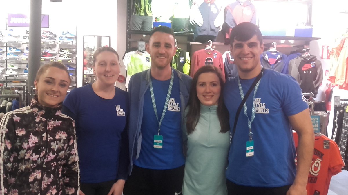 80_lls's tweet photo. Best of luck to store 80's Eoin as he heads to Australia on Monday. You'll be missed massively 😢 #lastfamilyphoto https://t.co/V8sXFi7dnf