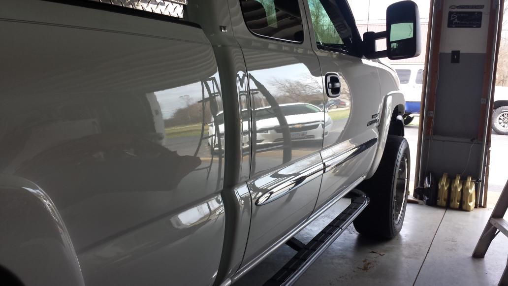 BDarst41's tweet photo. Who says a white truck can't reflect like a black one does? #BuffedOut #LBZ https://t.co/nrZF72uEAQ