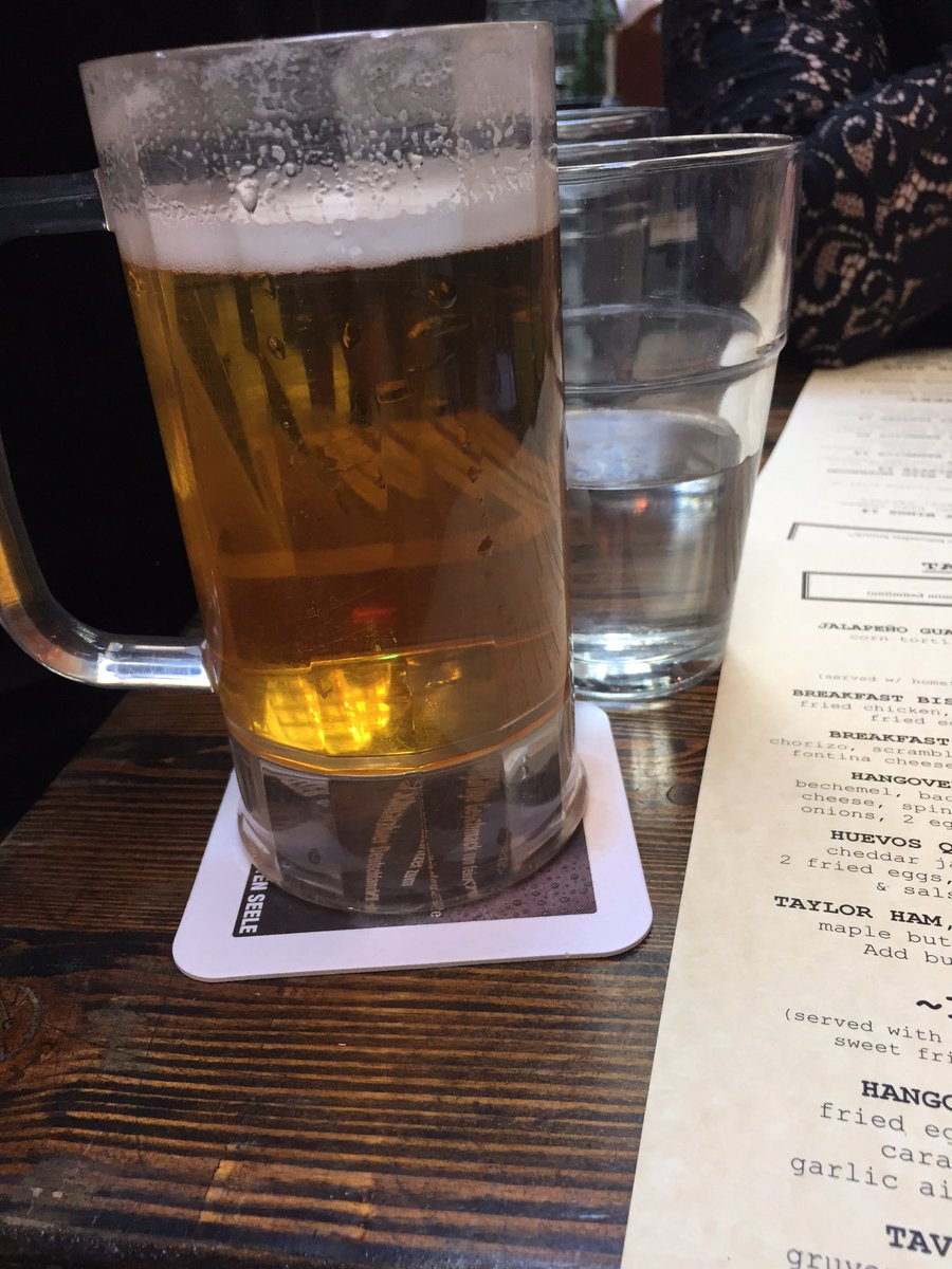 ChachiAngelo's tweet photo. #tokenguy only one drinking beer #brunch https://t.co/KWIwjQe01v