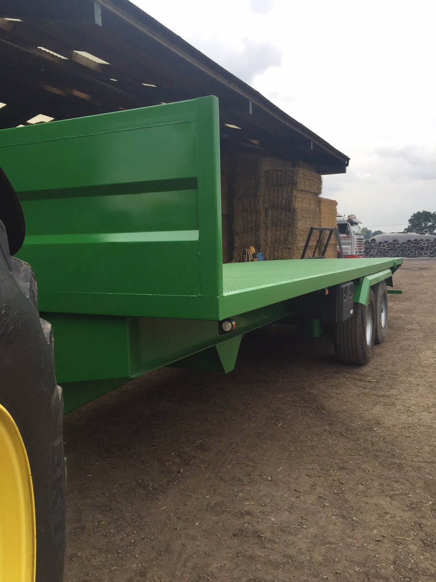 wrennall_lee's tweet photo. 30ft bale 16T flat trailer air/Hyd brakes LED lights, tel Lee 07719011536 https://t.co/VYbQCnYDGK