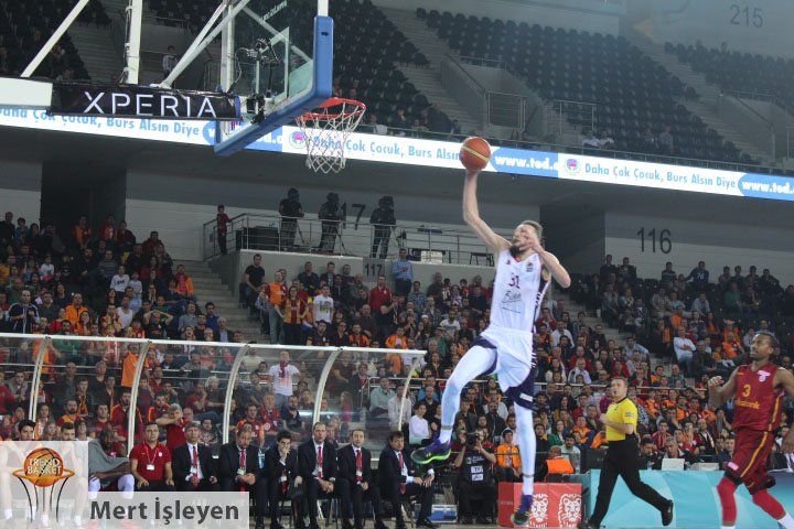 TrendBasket's tweet photo. . @sanikidze13 uçuyor! https://t.co/rCLg96Rpds
