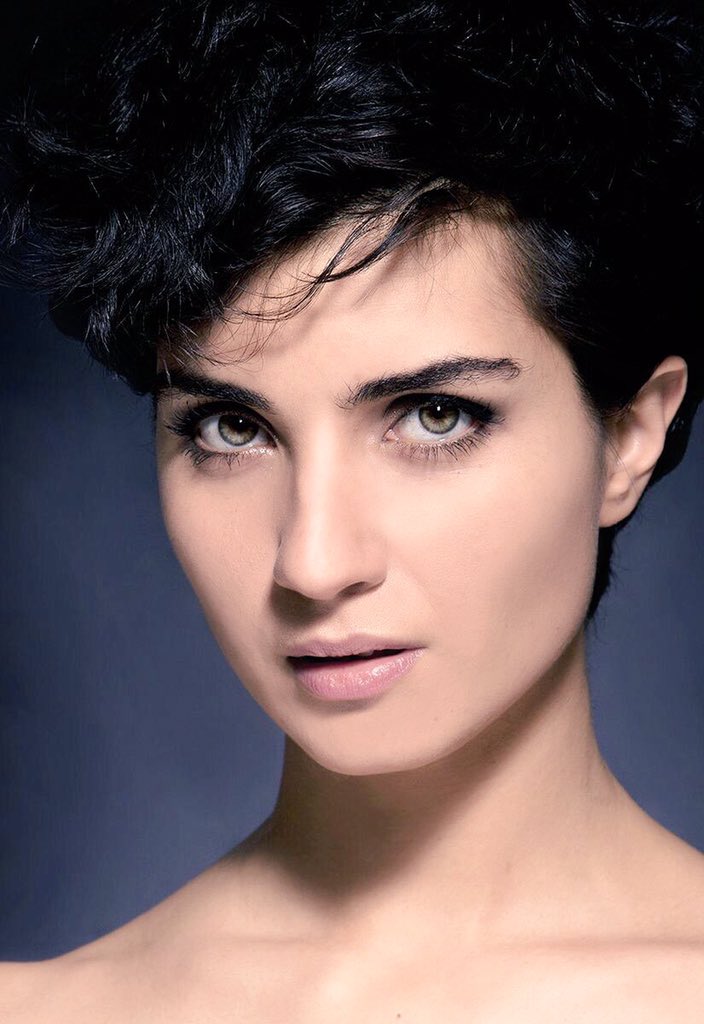 <a href="/TubaBustun/">Tuba Buyukustun</a>   Güzellik yeni sezona dizi yap ekranlara dön  özledik #tubabüyüküstün ❤