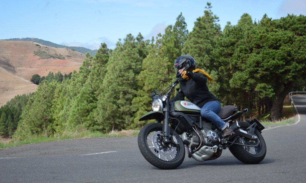 Mucho coraje y pasión en el 4º capitulo de "Con 2 ruedas y a lo loco". <a href="/Aliciasornosa/">Alicia Sornosa</a>
goo.gl/HxKmCa