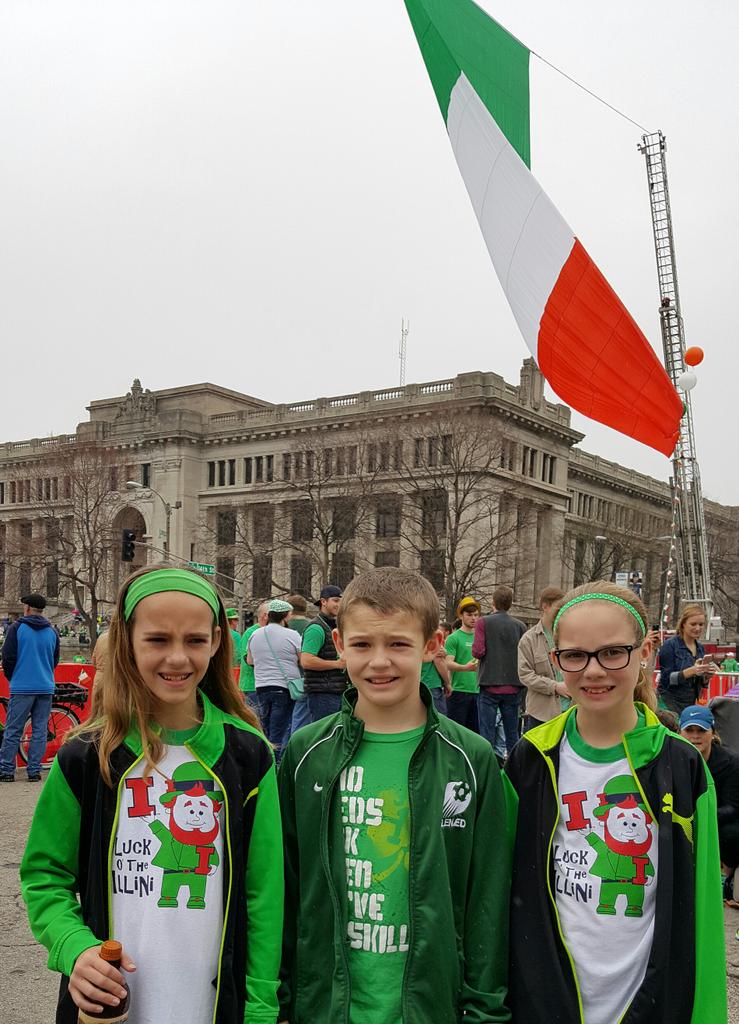 noyesmatters's tweet photo. Parade Time in downtown St. Louis. #noyesmakers #whatrain? https://t.co/oRdkClDwi6