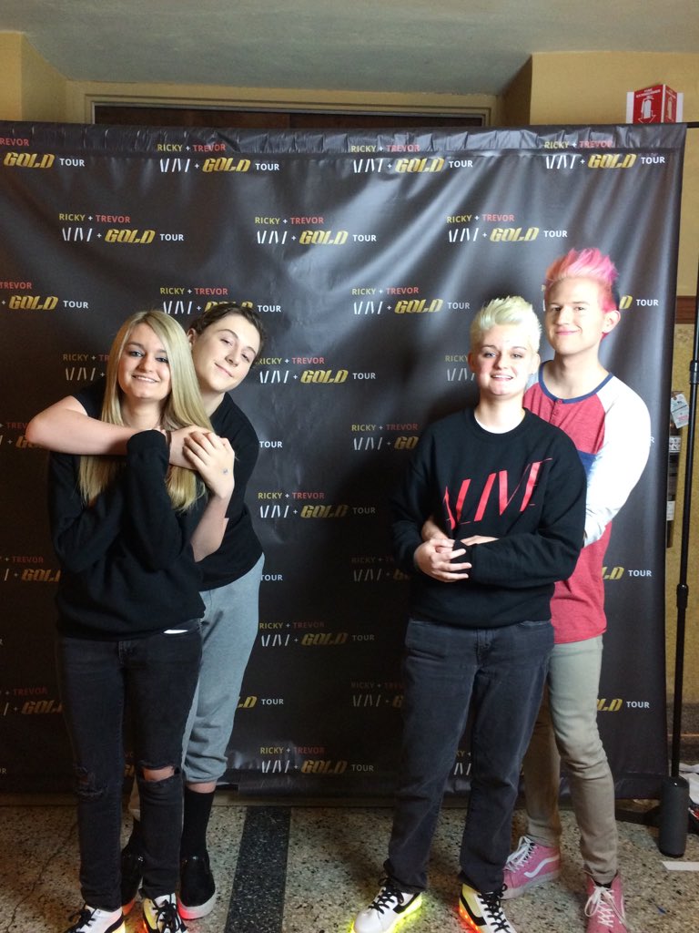 Moranxbieber's tweet photo. @TrevorMoran @RickyPDillon @ShelbyWaddell thank you guys for an amazing night! #AliveGoldTour #AliveGoldChicago https://t.co/qgTFNrZeum