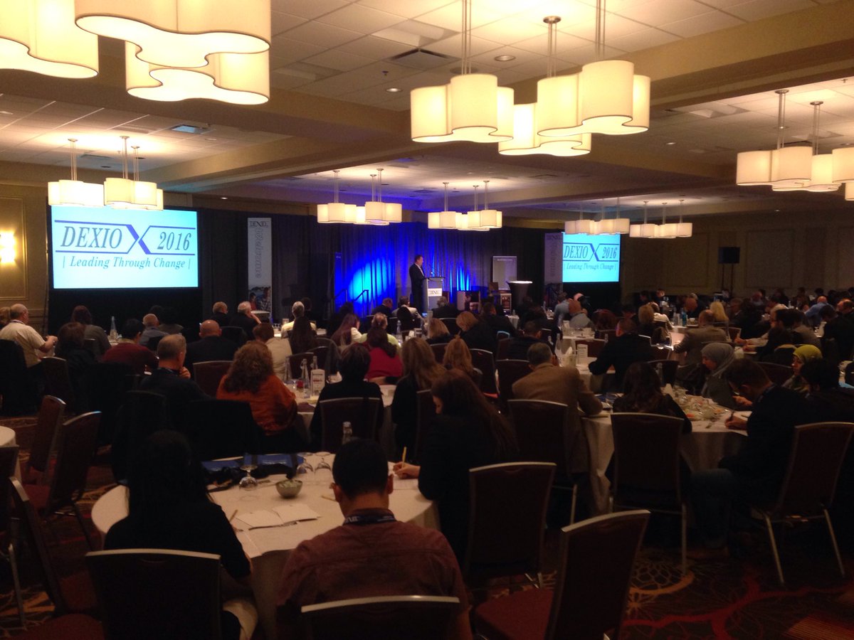 HarryOosterhoff's tweet photo. #leadingthroughchange #DEXIO2016 Full house focussed on The Four Things Winning Teams Do. https://t.co/QQbLA96OgQ