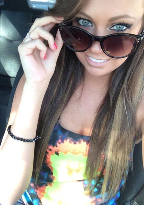 Flashback to being brunette 🌺 https://t.co/JvfTwjyp01<a href="/tag/humpday"class="tags"><span>#humpday</span></a>