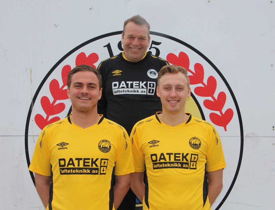 sundefotballA's tweet photo. Her er våre nye drakter for sesongen. Tusen takk til vår hovedsponsor Datek, med Per Rune Vatsvåg i spissen! #datek https://t.co/MRnuBuFEIS