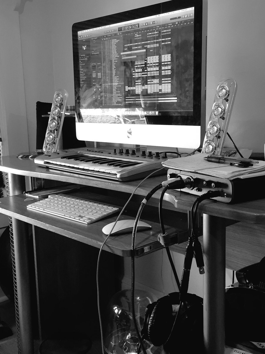 EmmaLaneRock's tweet photo. Creating something special with @derekrock 💜✌🏻️#emmalane #derekrock #newmusic #goodvibes https://t.co/RLBdEsfHQH