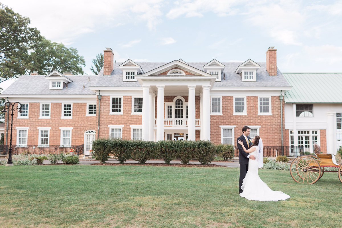 RaspberryPlain's tweet photo. Join us tomorrow for @VisitLoudoun's Wedding Tour! Come for a tour, food &amp;more: https://t.co/l57tin9wJj #LoveLoudoun https://t.co/pEcvMQCwYv