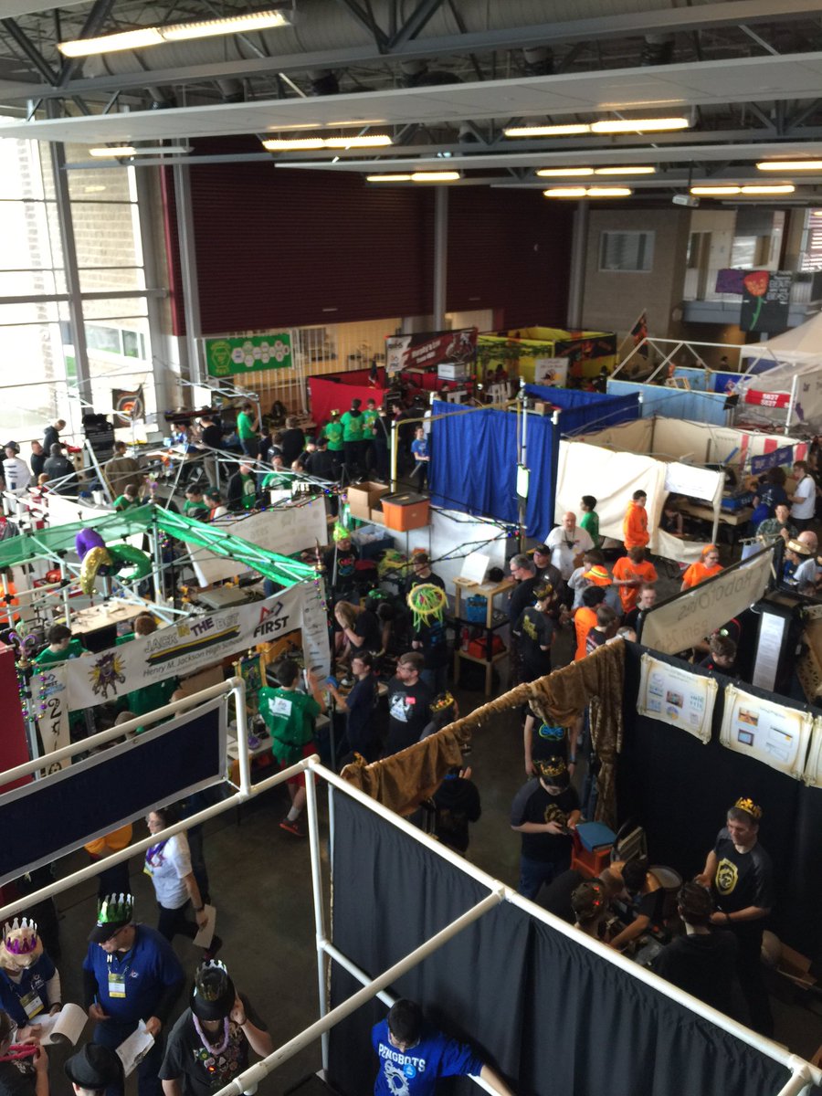 4682Bravebots's tweet photo. FIRST Team 4682 now at Glacier Peak High School for their first competition of the season @first_wa #FRC #robotics https://t.co/yE8tvCVaBW