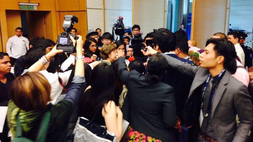 Zeti Akhtar Aziz, the #WhartonForum keynote, was mobbed by the media. Hear what she said: bit.ly/1TSIeNa