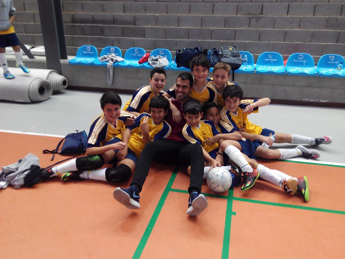 danirivero89's tweet photo. Campeones de Alevin preferente!! Enormes estos chicos, y los que faltan en la foto @lasallesi  Felicidades https://t.co/ChBYDVwcnK