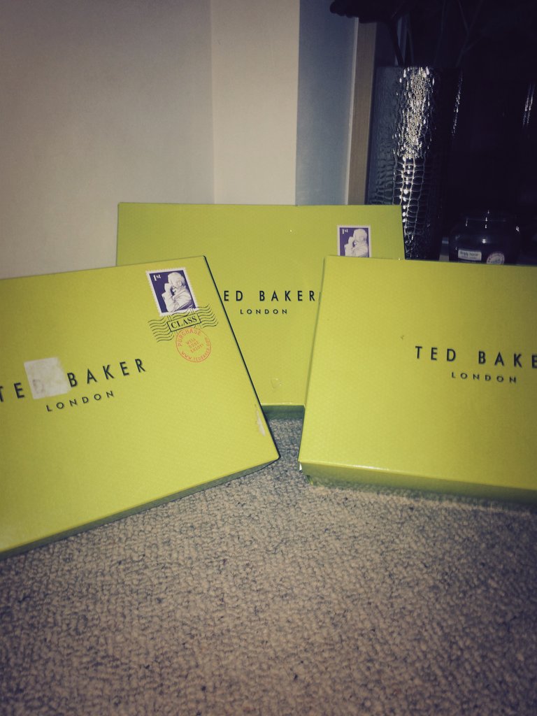 SJ_FinDomme's tweet photo. Oh I do love My Ted Baker heels! I enjoy watching you slaves on your knees worshipping them! Get on my wishlist now! https://t.co/114uFQjnu1