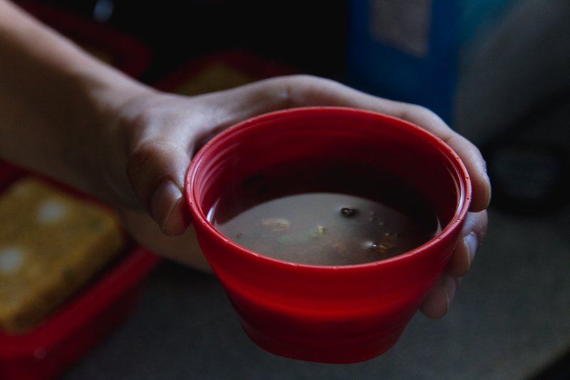 mdrs_crew165's tweet photo. Freeze-Dried Miso Soup on #Mars. Great start of the day. #MDRS #MisoSoup #JapaneseFood #FoodLife #日本火星協会 https://t.co/WZzE1OS8wn