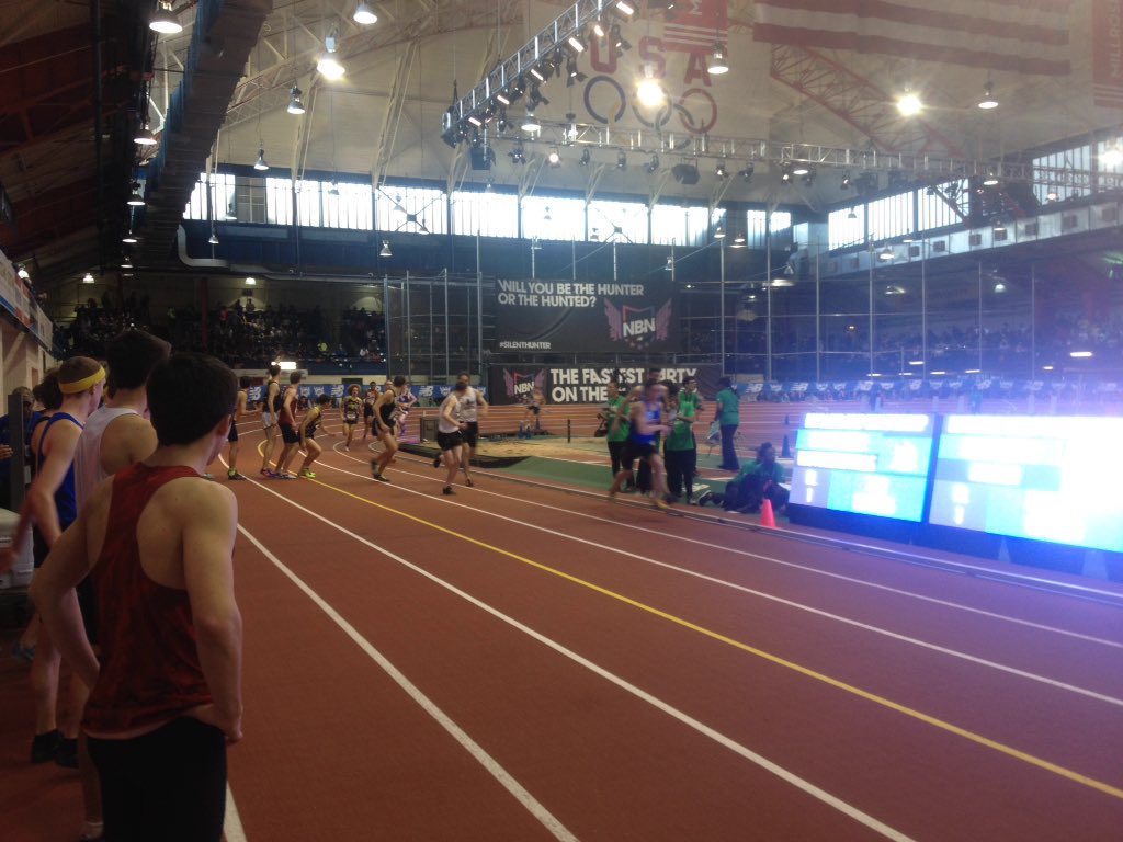 milesplit's tweet photo. Carl Sandburg leads at the first handoff around 4:23, only three or so seconds up on Loudoun Valley #SilentHunting? https://t.co/41BLF474P4