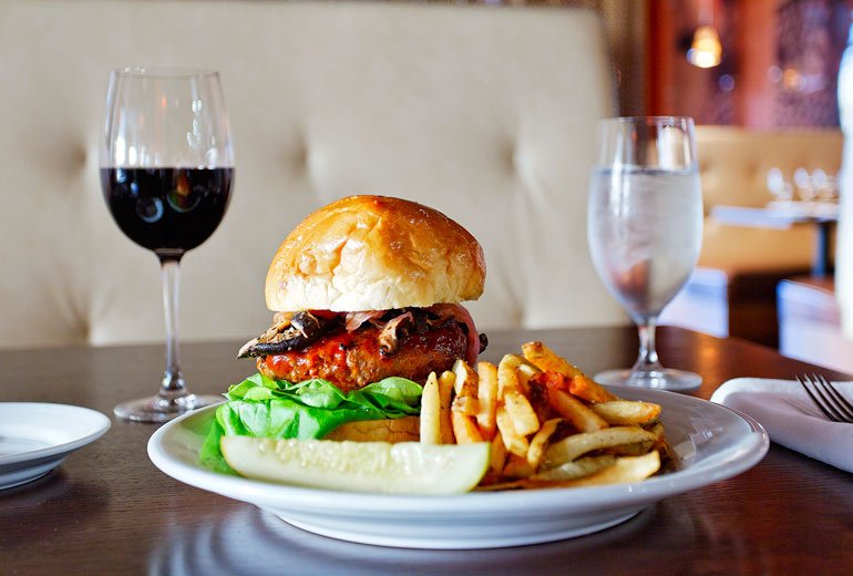 urbandomain's tweet photo. #FREENOMS RT this post and stop by with proof between 2PM - 3PM TODAY! We've got a FREE classc burger #SXSW #ATX https://t.co/yQBzalPc88