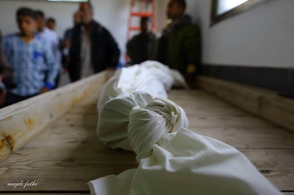 palestine9876's tweet photo. يا صغيري الغالي..
أنت أصغر من كفن وأكبر من وطن...
#غزة #فلسطين https://t.co/pc4GjS8udL