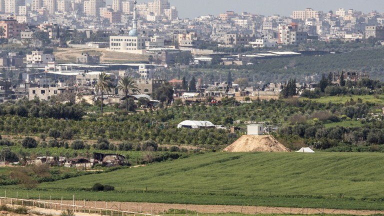 israelweekly's tweet photo. Why is Israel sitting around waiting for the next war with Hamas? @ynetnews #israelweekly https://t.co/QZotYdNBg9 https://t.co/tI7rFVfwrw