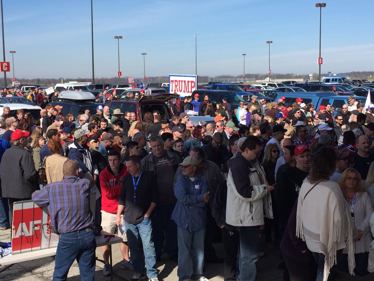 PaulOrlousky's tweet photo. Watch Trump live stream on Cleveland19.  Trump says there are 29,000 people inside. @cleveland19news #CLEcurious https://t.co/ov2PTNhCgF