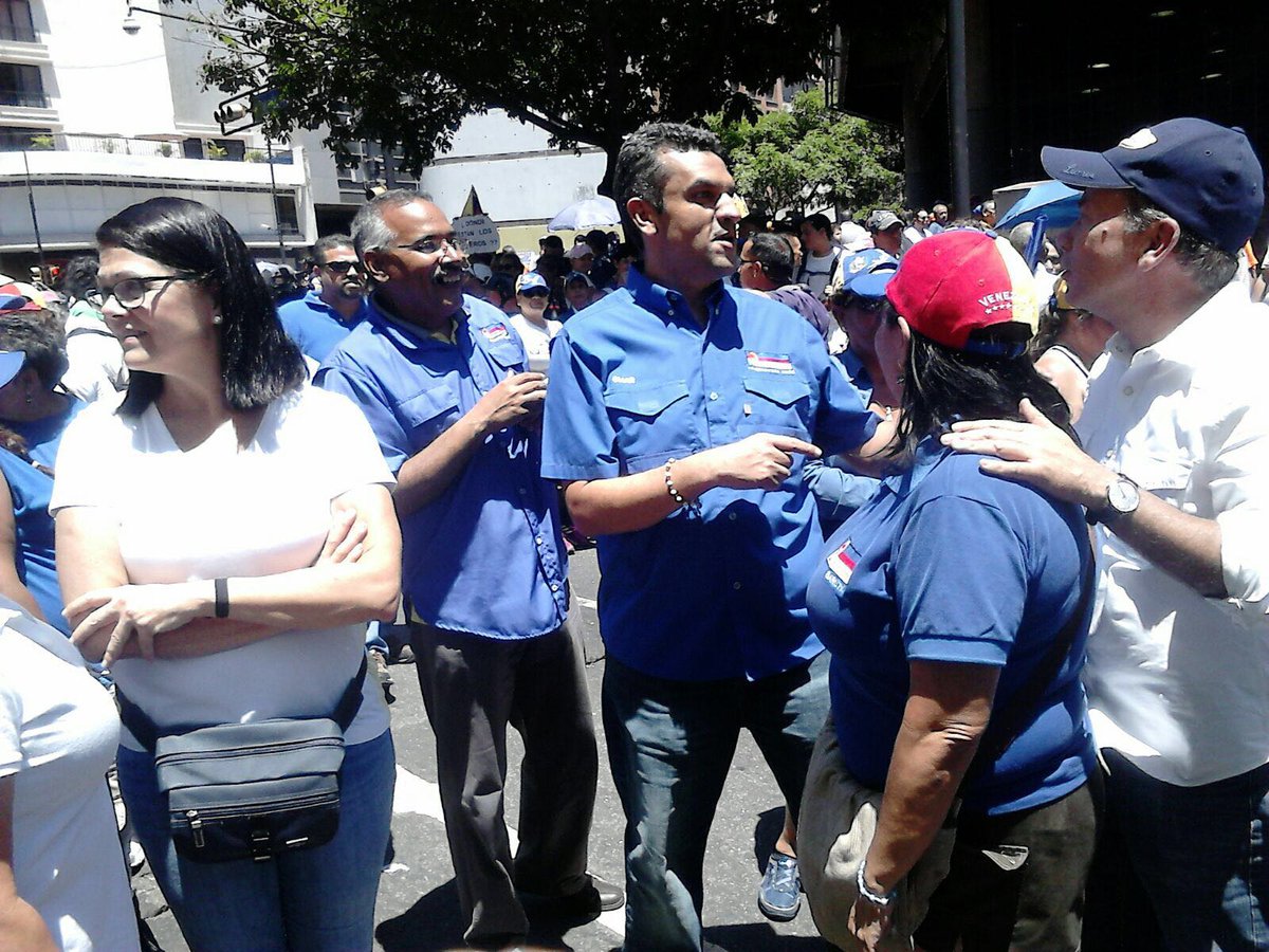 OmarVillalbaG's tweet photo. Hoy Venezuela salió a las calles para pedir cambio #MaduroRenunciaYA https://t.co/uAbbjKzCDL