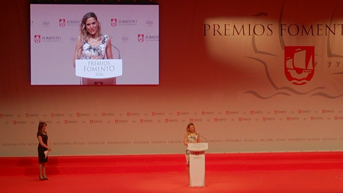 FomentoAlumni's tweet photo. Enhorabuena @CrisLlorenteFC #PremiosFomento Alumni 2016 https://t.co/msObZTARTd