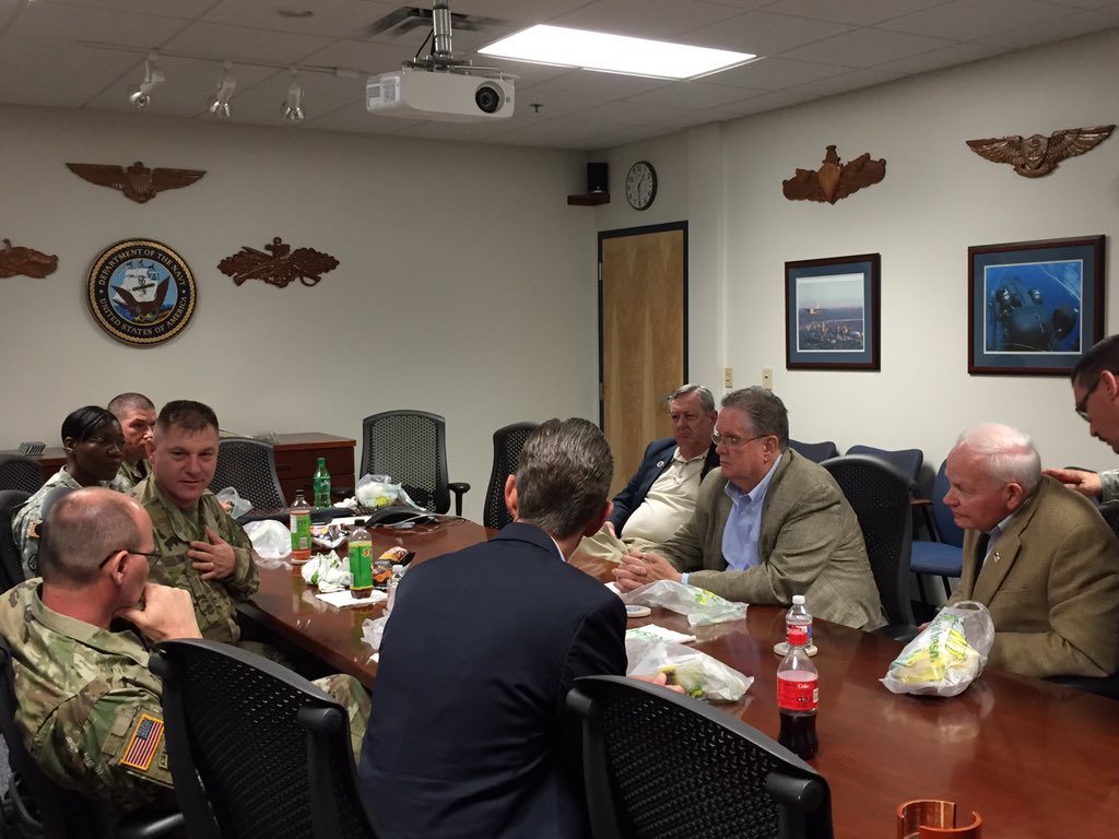 99TH_CG's tweet photo. Value added working lunch discussion at #RattlerSix #r2pc with #ARA #80thtngcmd #oneteam https://t.co/UvBrKe9id4