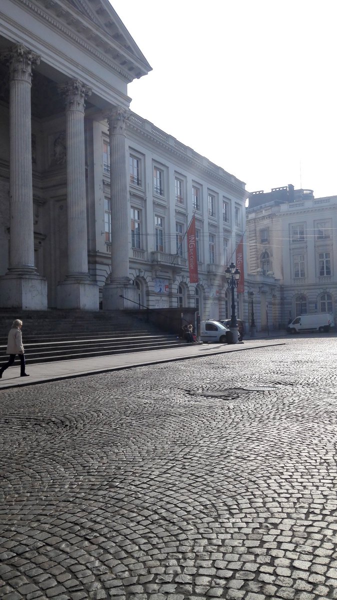 annapistu's tweet image. Cosetes per convertir-se en #novesinstitucions des de Brussel·les! #masterprotocolblanquerna #ingdirect