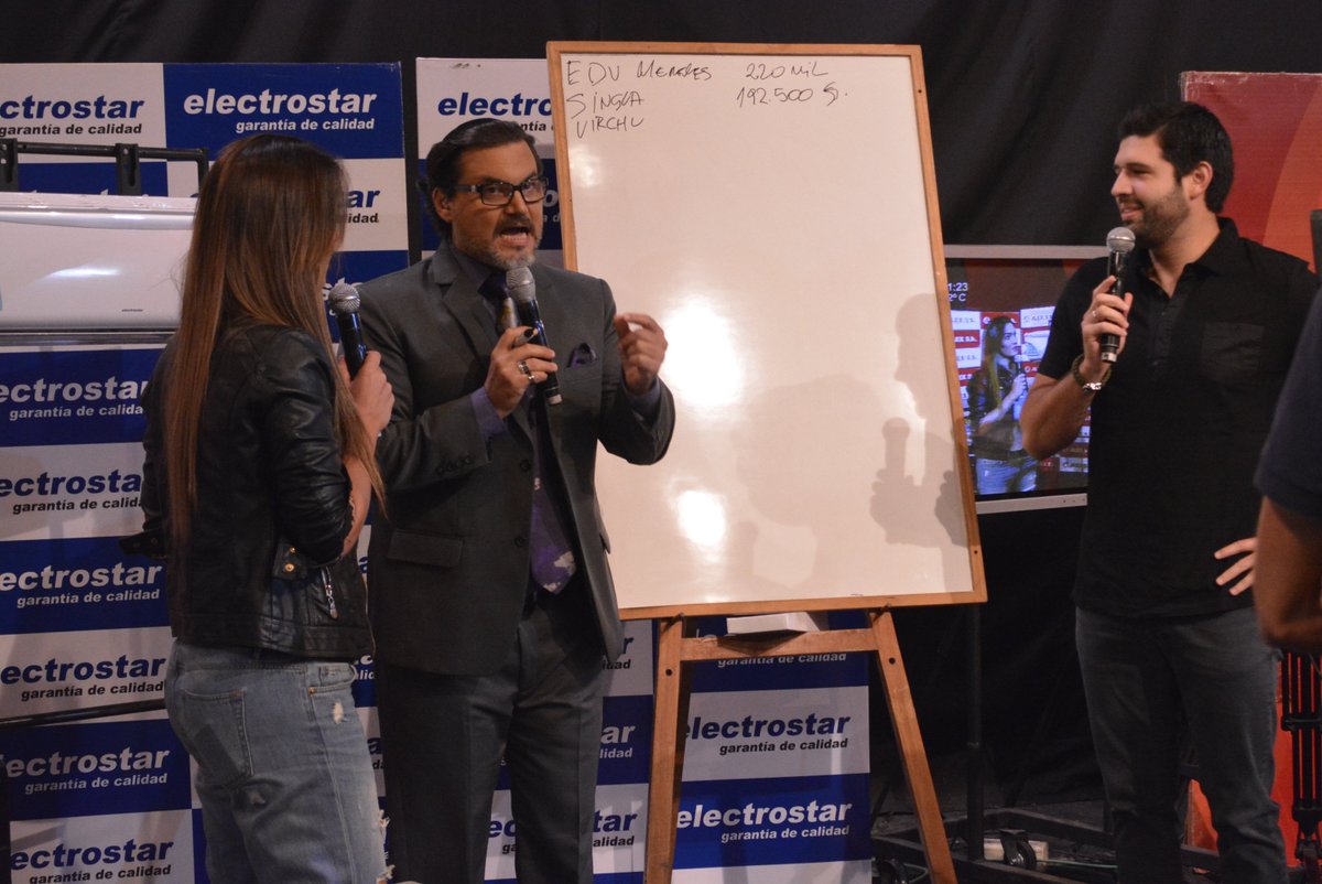 ElConejoTv's tweet photo. Nuestro invitado #BichoRiveros y #Mirchu "Rompiรฉndose el Coco" adivinando ๐๐ https://t.co/I0Bfliurfw