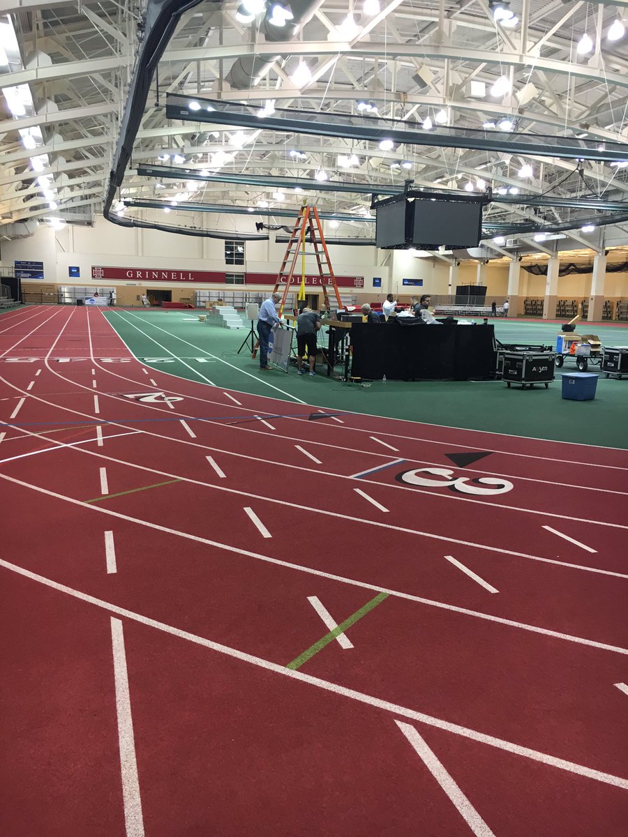 uwectrack's tweet photo. UWEC has left the building. Grinnell was good to the BLUGOLDS. https://t.co/LISiKX7IJq