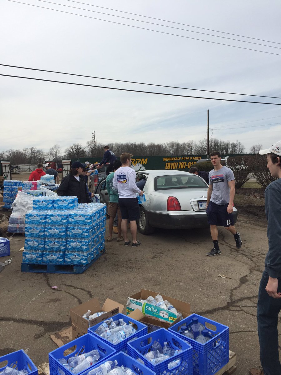 Today we helped distribute food and water to the citizens of Flint, MI. Great day to be a Delt! #WeStandWithFlint