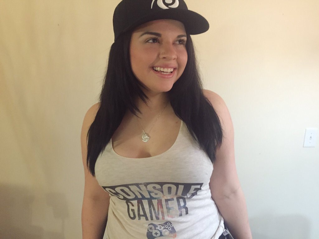 TriggerWear's tweet image. One of our gamers is rockin our line @TriggerWear 🎮👌🏻❤️ drop her a follow and show some love ! @ACoronaWillDo