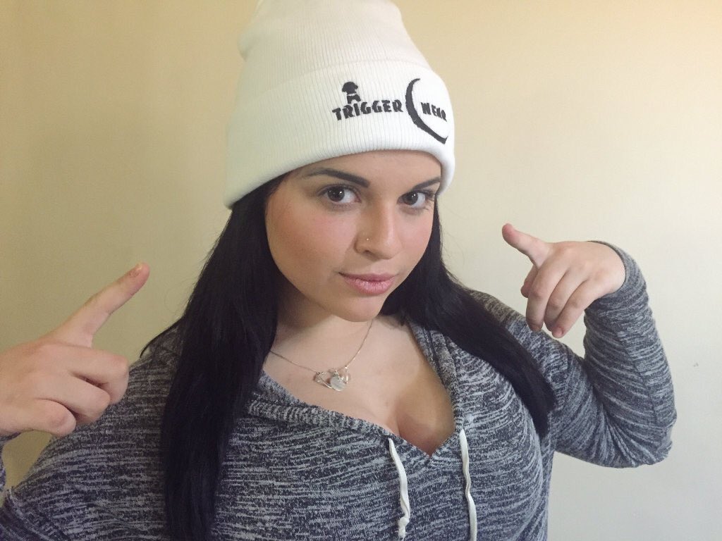 TriggerWear's tweet image. One of our gamers is rockin our line @TriggerWear 🎮👌🏻❤️ drop her a follow and show some love ! @ACoronaWillDo